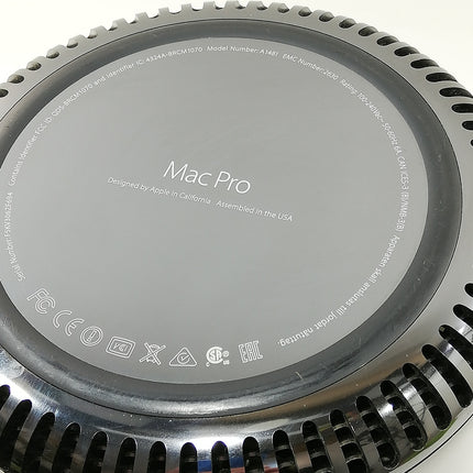 Mac Pro / Late 2013 / 32GB / 256GB / ブラック / ランク:B / MD878J/A 【管理番号:31996】