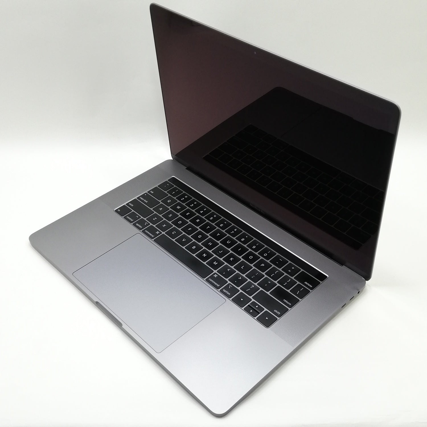 MacBook Pro Touch Bar 15インチ / 2019 / 16GB / 1TB / スペース 