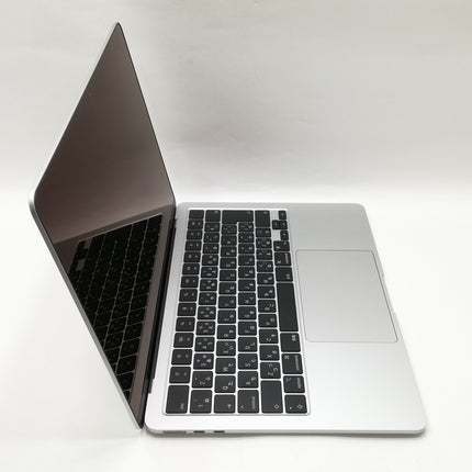 MacBook Air M2 / 13インチ / 2022 / 8GB / 256GB / シルバー / ランク:A / MLXY3J/A / 【中古品管理番号:34005】