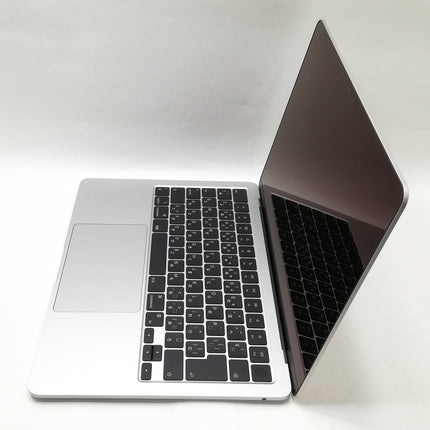 MacBook Air M2 / 13インチ / 2022 / 8GB / 256GB / シルバー / ランク:A / MLXY3J/A / 【中古品管理番号:34005】