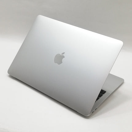 MacBook Air Retina Display / 13インチ / 2020 / 8GB / 256GB / シルバー / ランク:B / MWTK2J/A / 【中古品管理番号:34319】