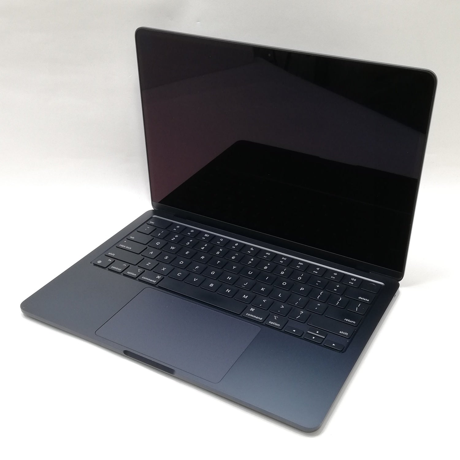 MacBook Air M2 / 13インチ / 2022 / 8GB / 256GB / ミッドナイト / ランク:B / MLY33J/A / 【中古品管理番号:34406】