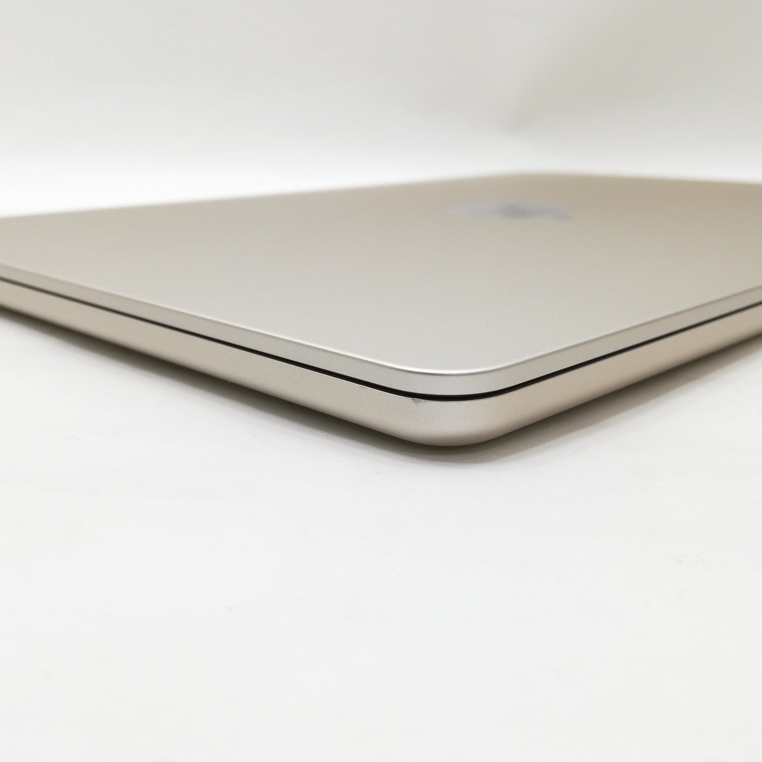 MacBook 中古 販売】MacBook Air M2 / 13インチ / 2022 / 8GB / 256GB / スターライト / ランク:B  / MLY13J/A / 【中古品管理番号:34575】｜Mac専門店 秋葉館【中古Mac】【中古iPad】【中古iPhone】販売中！