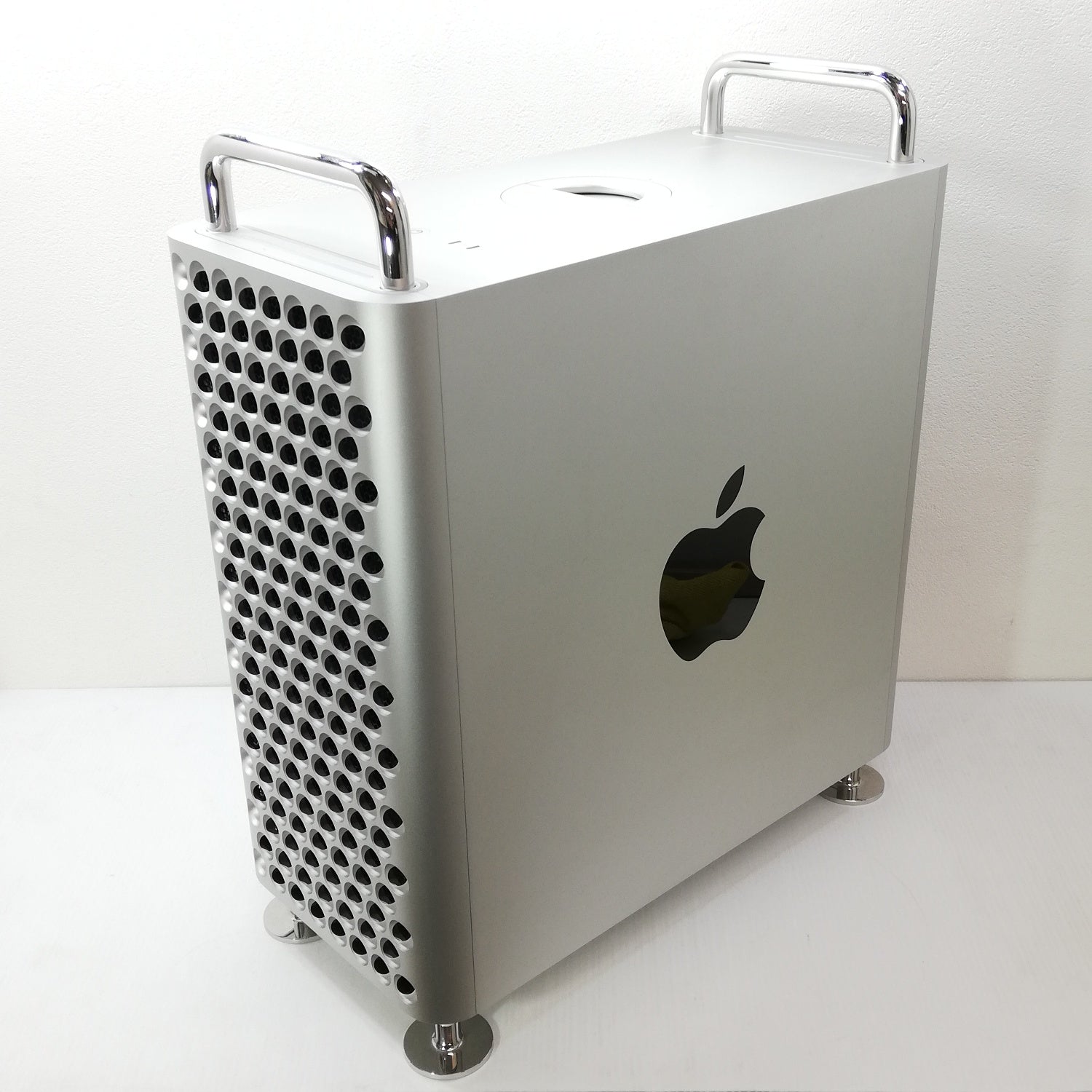 【中古Mac大決算セール】Mac Pro / 2019 / 96GB / 256GB / シルバー / ランク:B / Z0W3 / 【中古品管理番号:34656】