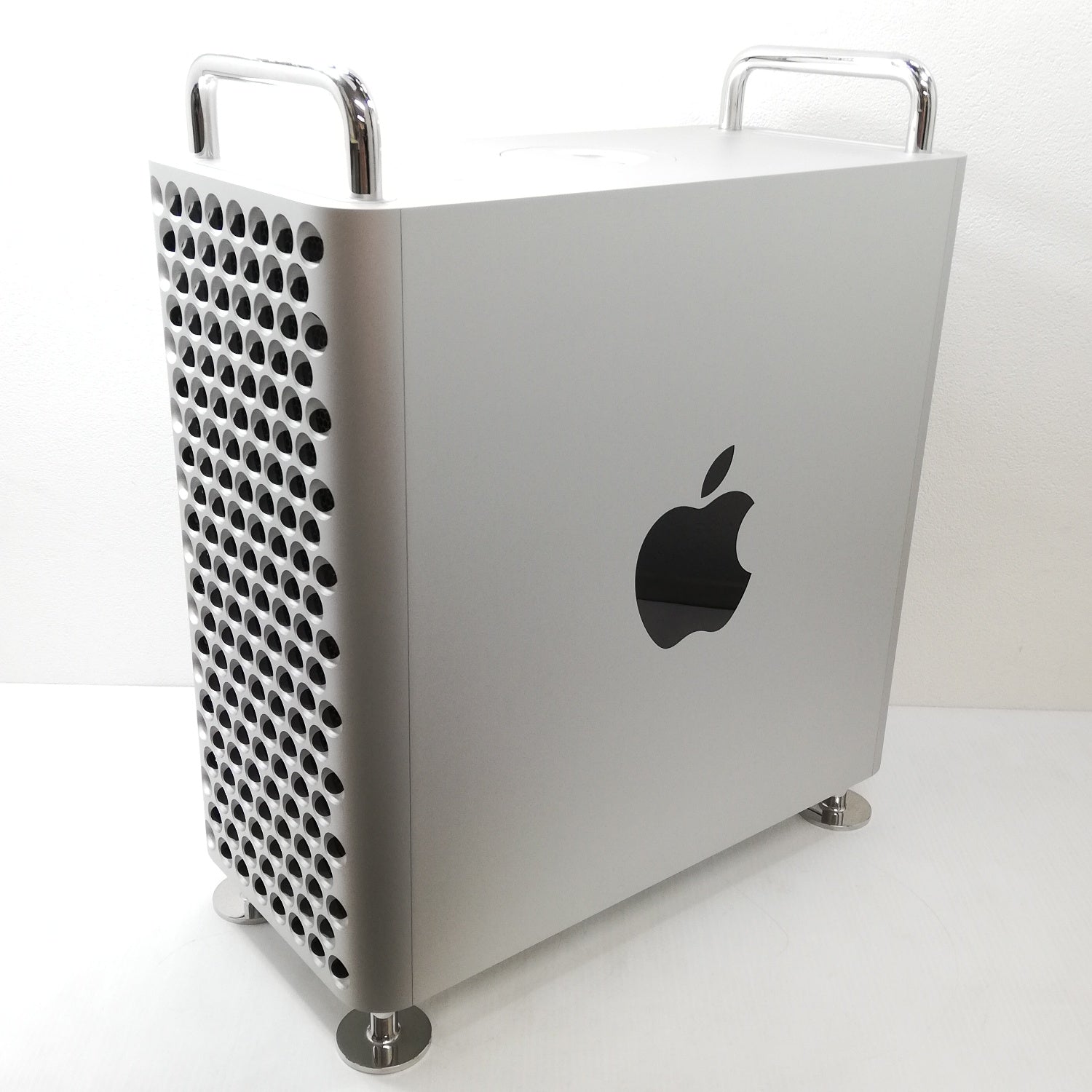 【中古Mac大決算セール】Mac Pro / 2019 / 96GB / 1TB / シルバー / ランク:B / Z0W3 / 【中古品管理番号:34730】