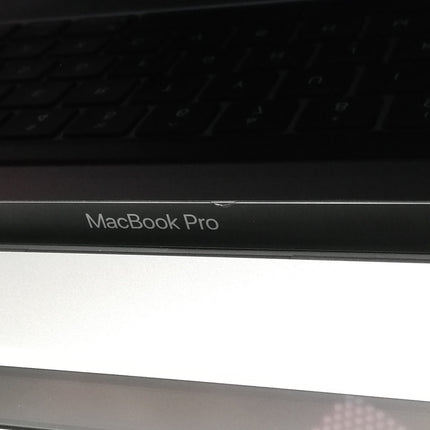 MacBook Pro Touch Bar / 16インチ / 2019 / 16GB / 1TB / スペースグレイ / ランク:B / MVVK2J/A / 【中古品管理番号:35017】