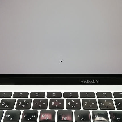 MacBook Air M1 / 13インチ / Mid2020 / 16GB / 256GB / シルバー / ランク:C / MGN93J/A / 【中古品管理番号:36083】