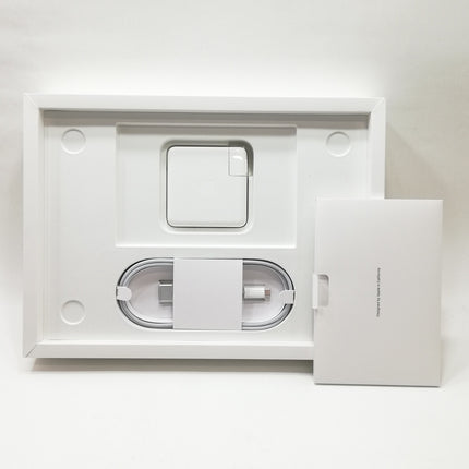 MacBook Pro M1 Max / 14インチ / 2021 / 32GB / 1TB / シルバー / ランク:B / MKGT3J/A（MAX) / 【中古品管理番号:36099】