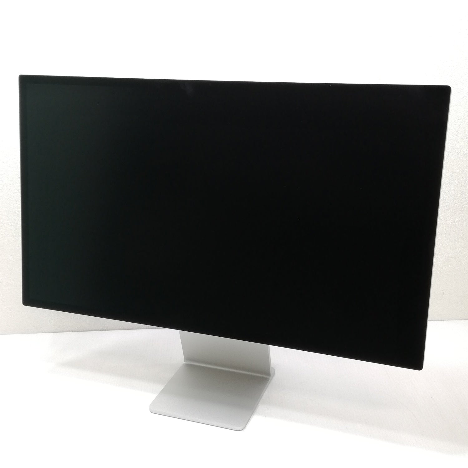 Studio Display Nanotextureガラス 
- 傾きを調整できるスタンド / 27インチ / Retina 5Kディスプレイ / / シルバー / ランク:A / MMYW3J/A / 【中古品管理番号:36179】