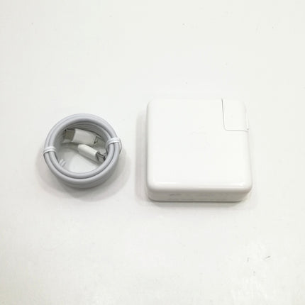 MacBook Pro Touch Bar / 13インチ / Mid 2019 / 8GB / 256GB / シルバー / ランク:B / MUHR2J/A / 【中古品管理番号:36249】