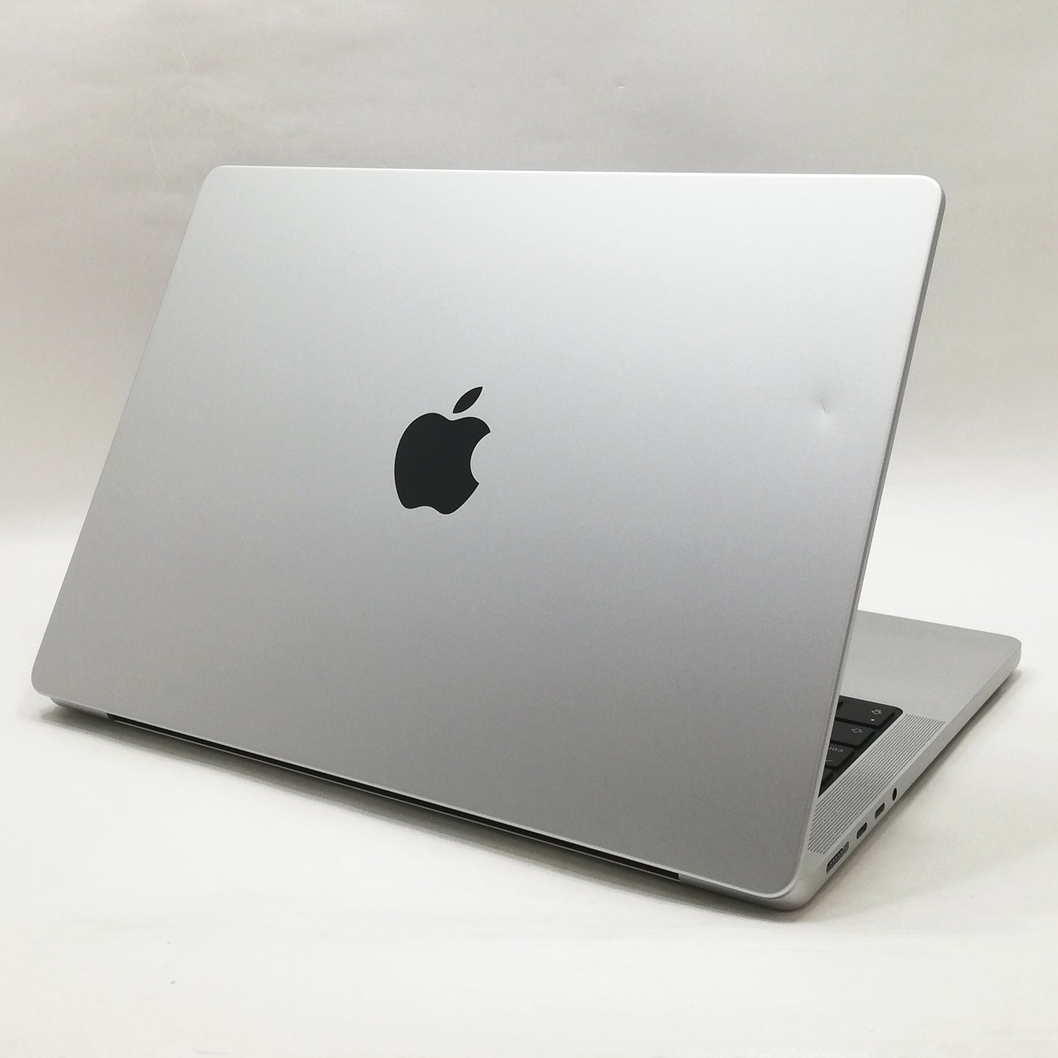 Apple MacBook シルバー 中古　充放電回数40回 Apple MacBook シルバー 中古 充放電回数40回 - メルカリ