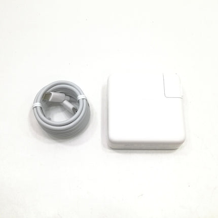 MacBook Pro M2 / 13インチ / 2022 / 16GB / 256GB / シルバー / ランク:B / MNEP3J/A / 【中古品管理番号:36578】