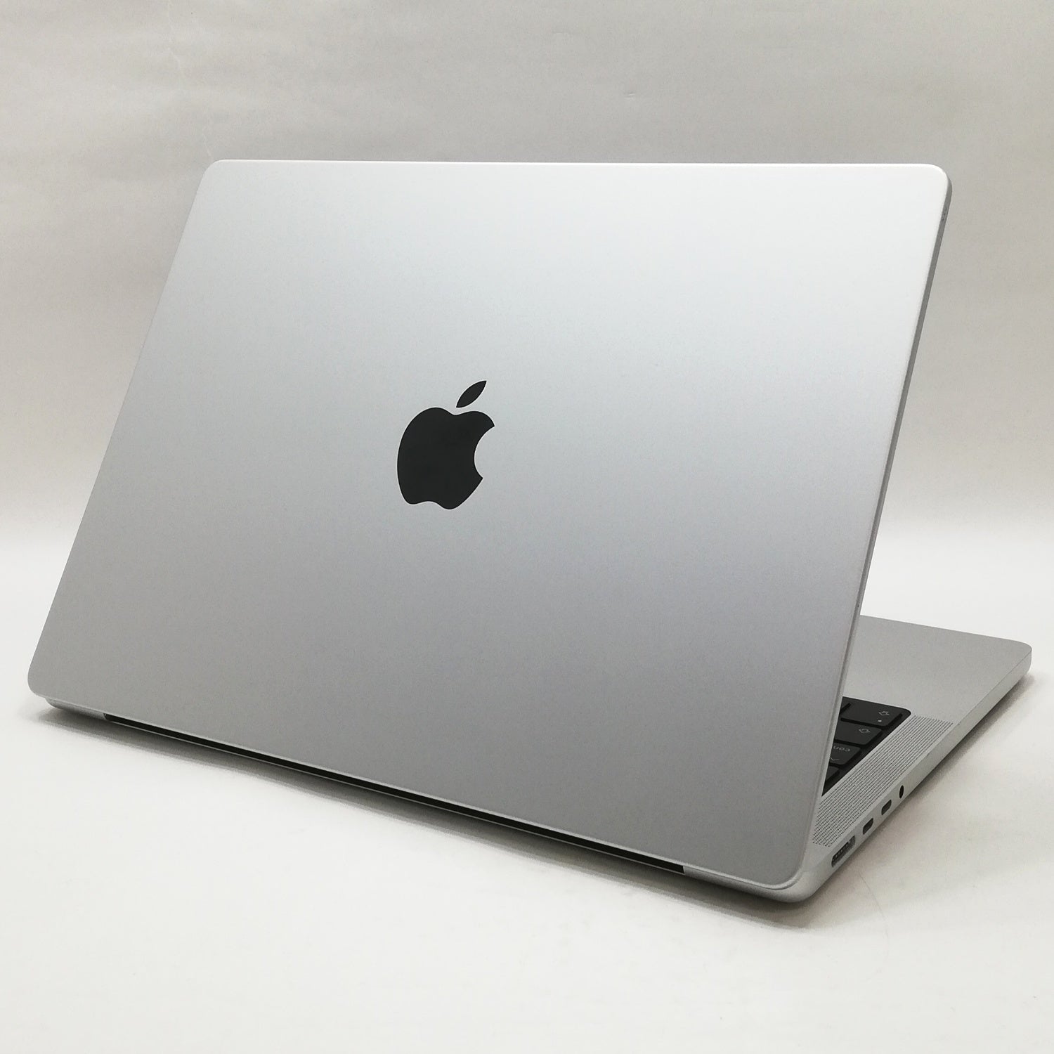 【ジャンク品】Apple MacBook Pro シルバー 電源つきません。 ジャンク品】Apple MacBook Pro シルバー 電源つきません。