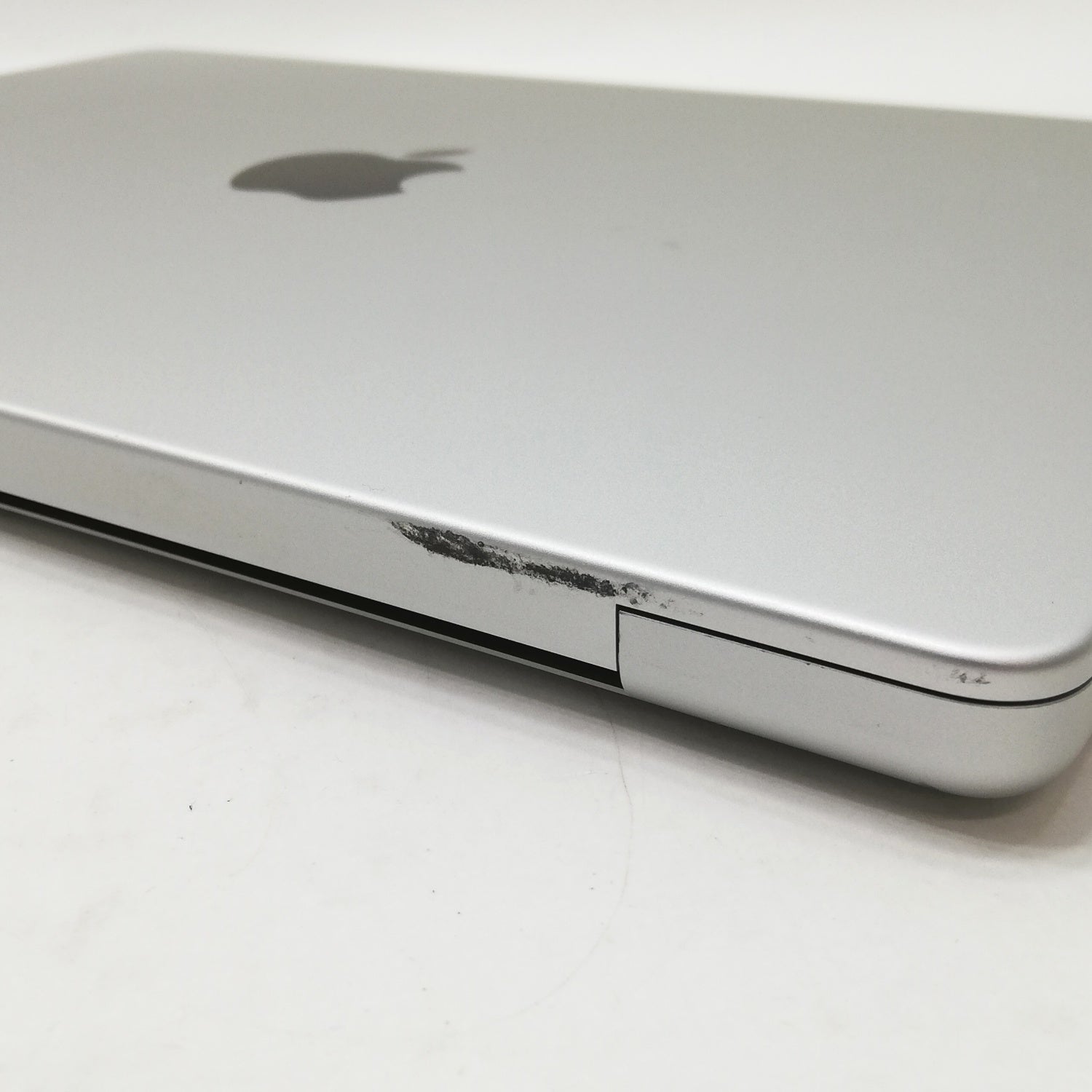 MacBook Pro シルバー ジャンク品 ジャンク品】MacBook Pro シルバー 本体 充電ケーブル付き