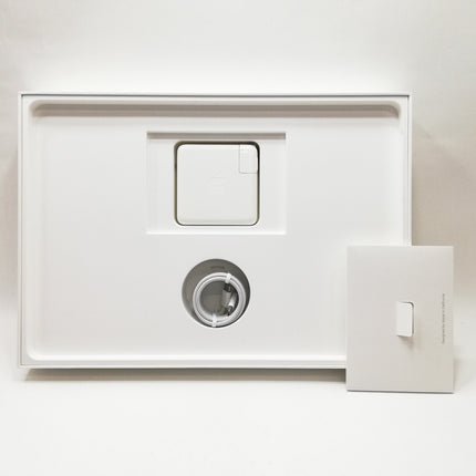 【週末限定特価】MacBook Pro Touch Bar / 15インチ / 2017 / 16GB / 512GB / シルバー / ランク:C / MPTU2J/A / 【中古品管理番号:36711】