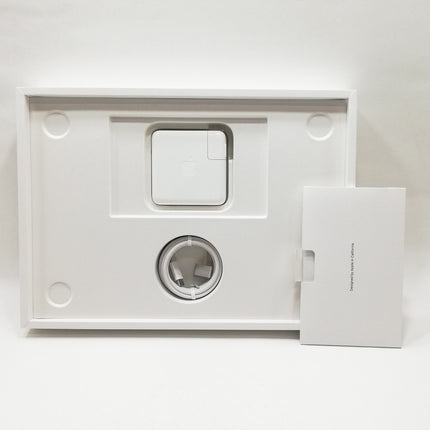 MacBook Air M2 / 13インチ / 2022 / 16GB / 512GB / スターライト / ランク:A / MLY23J/A / 【中古品管理番号:36717】