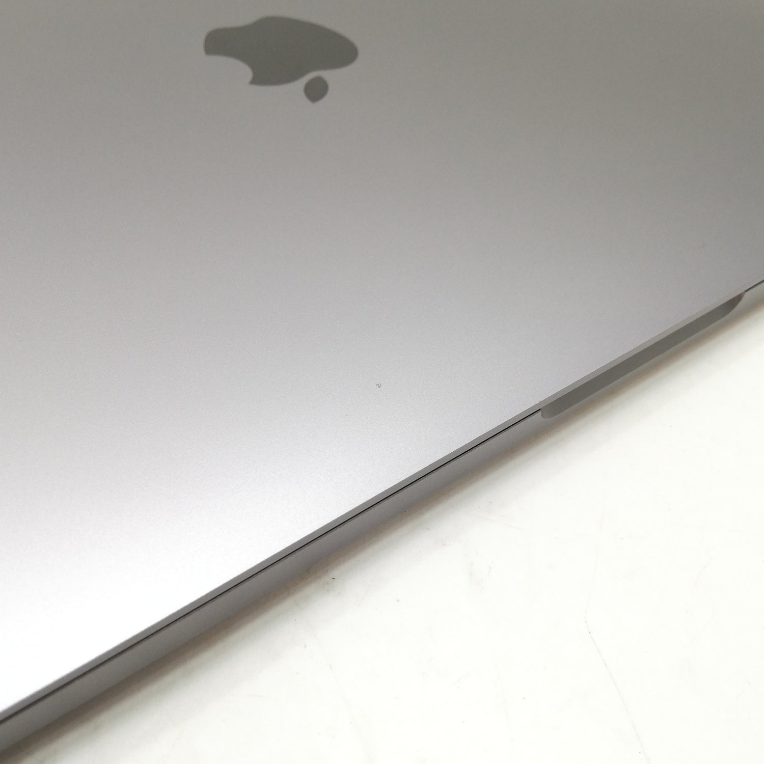 MacBook 中古 販売】MacBook Pro Touch Bar / 13インチ / Mid