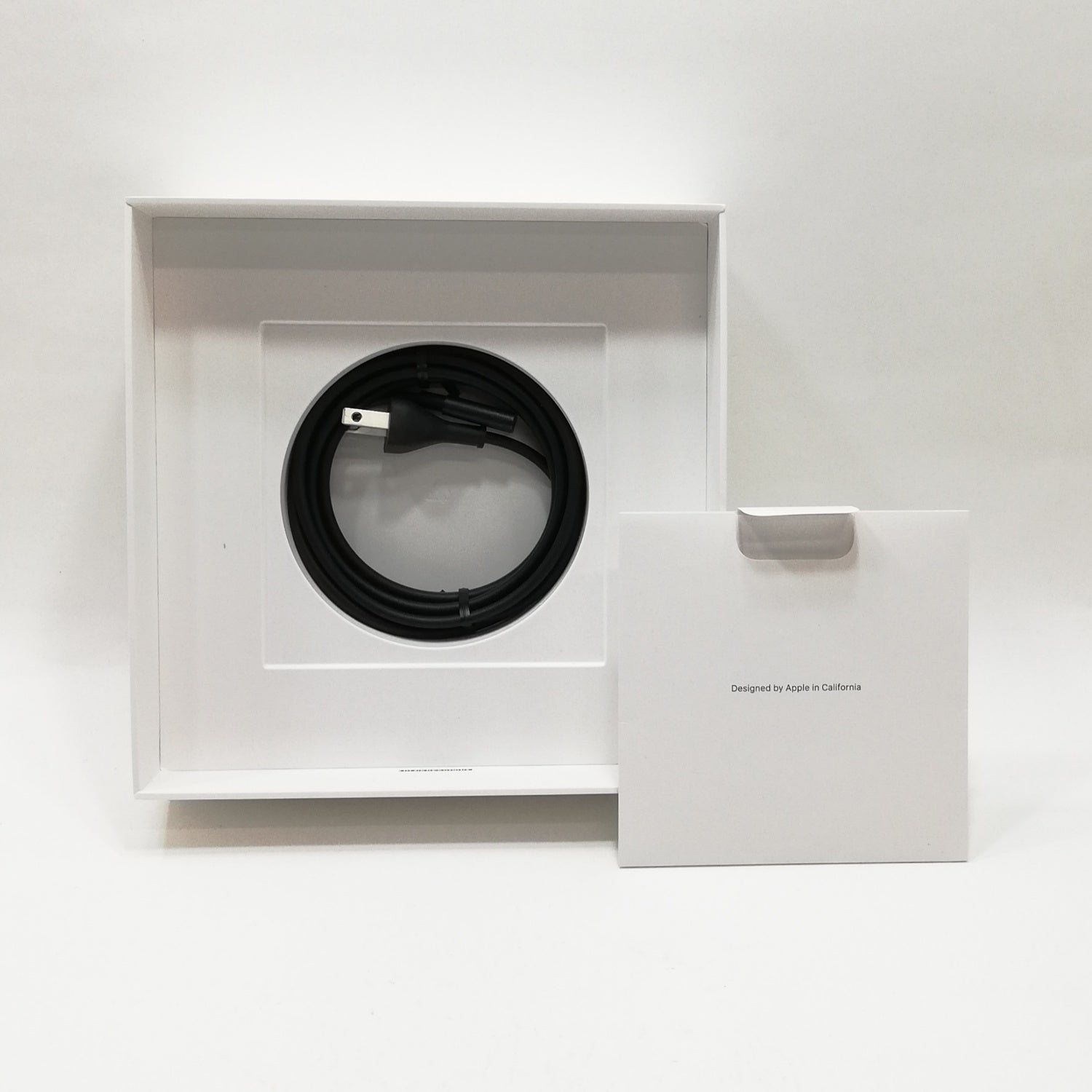 Apple Mac mini シルバー M2チップ本体と付属品、箱付き Apple Mac mini シルバー M2チップ本体と付属品、箱付き