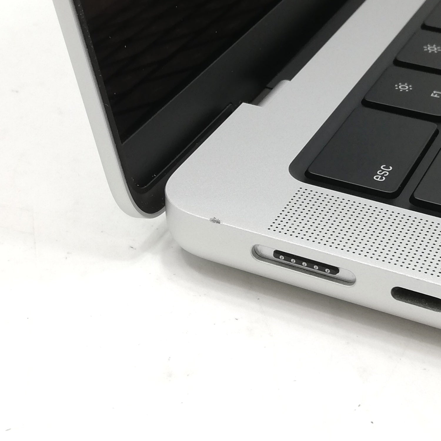 MacBook 中古 販売】MacBook Pro M1 Pro / 14インチ / 2021