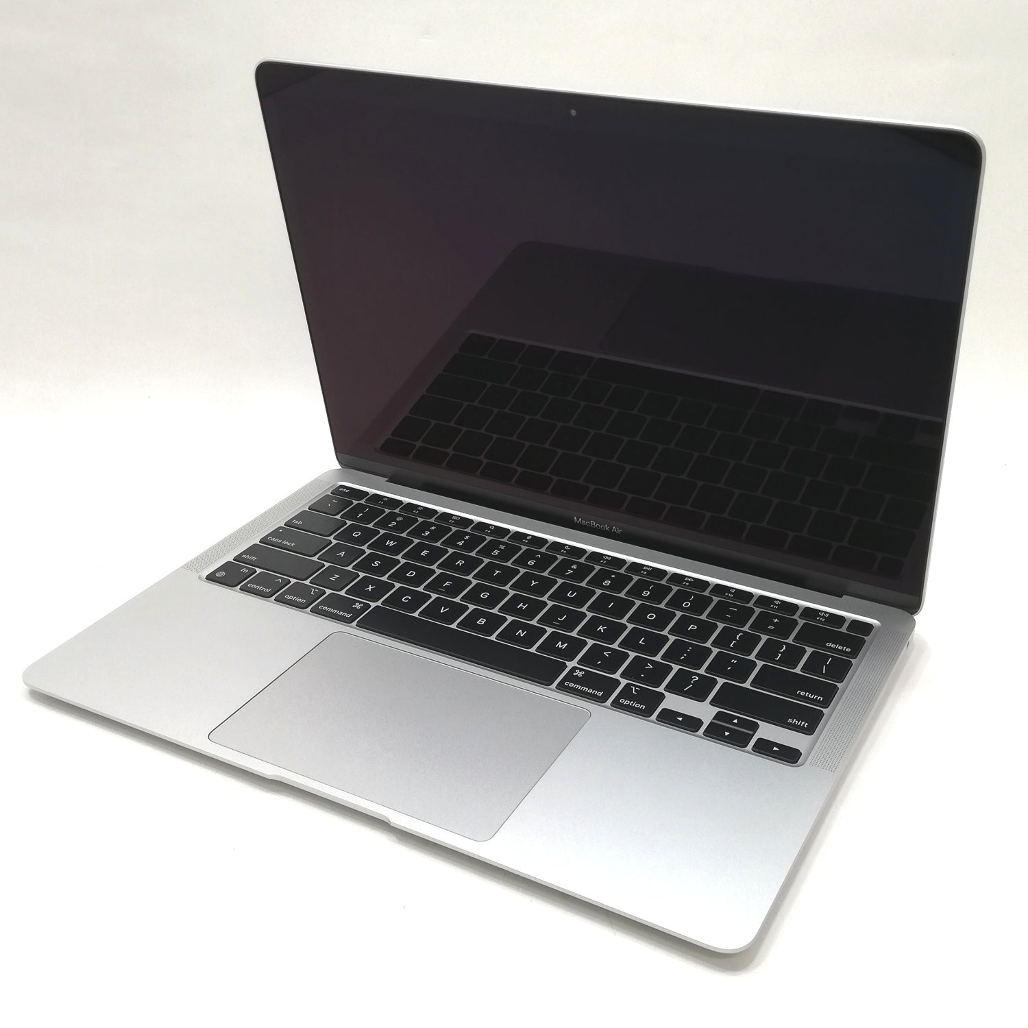 MacBook Air M1 / 13インチ / Mid2020 / 8GB / 256GB / シルバー / ランク:B / MGN93J/A / 【中古品管理番号:36812】