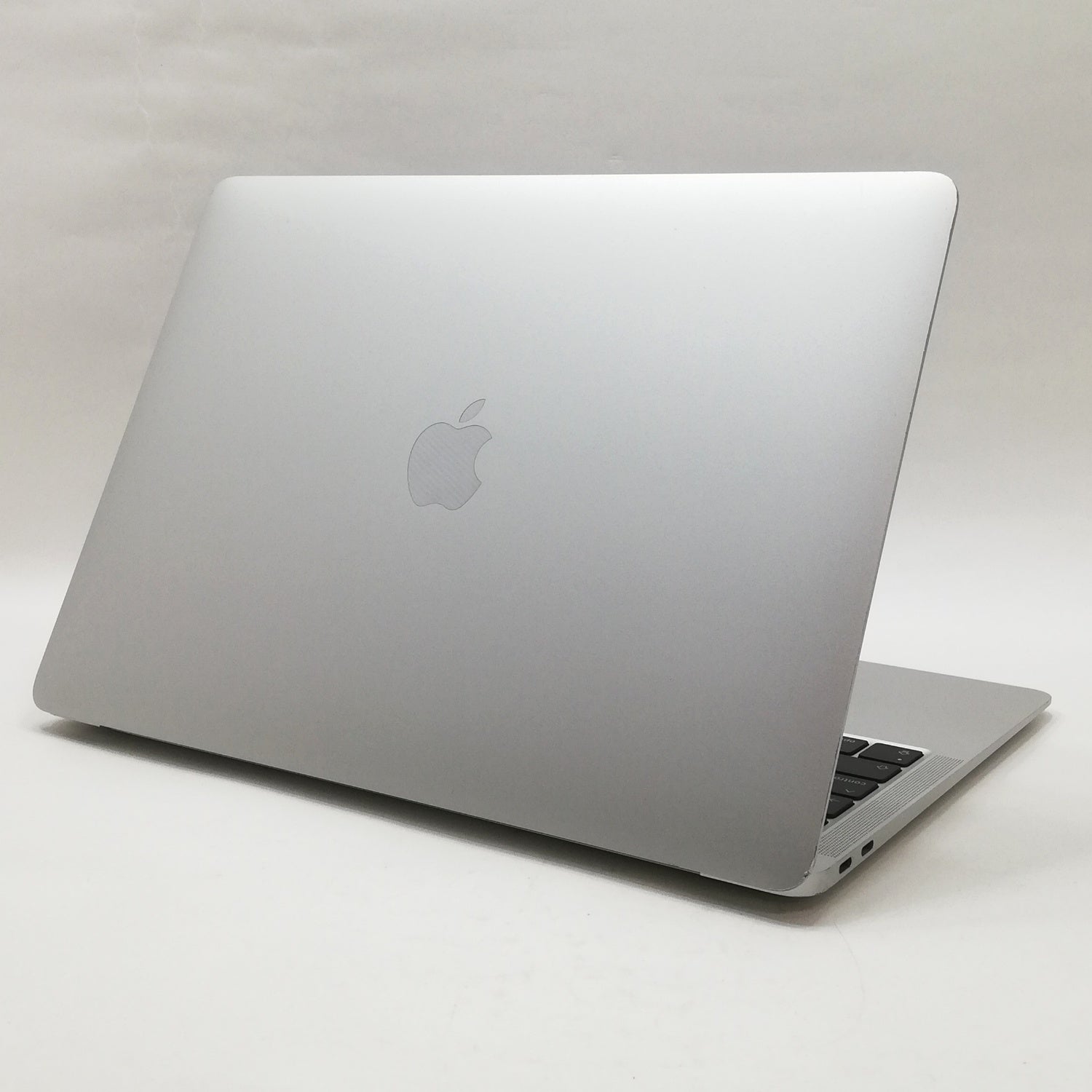 MacBook Air M1 シルバー　13インチ　256G 13.3インチMacBook Air [整備済製品] 8コアCPUと7コアGPUを搭載