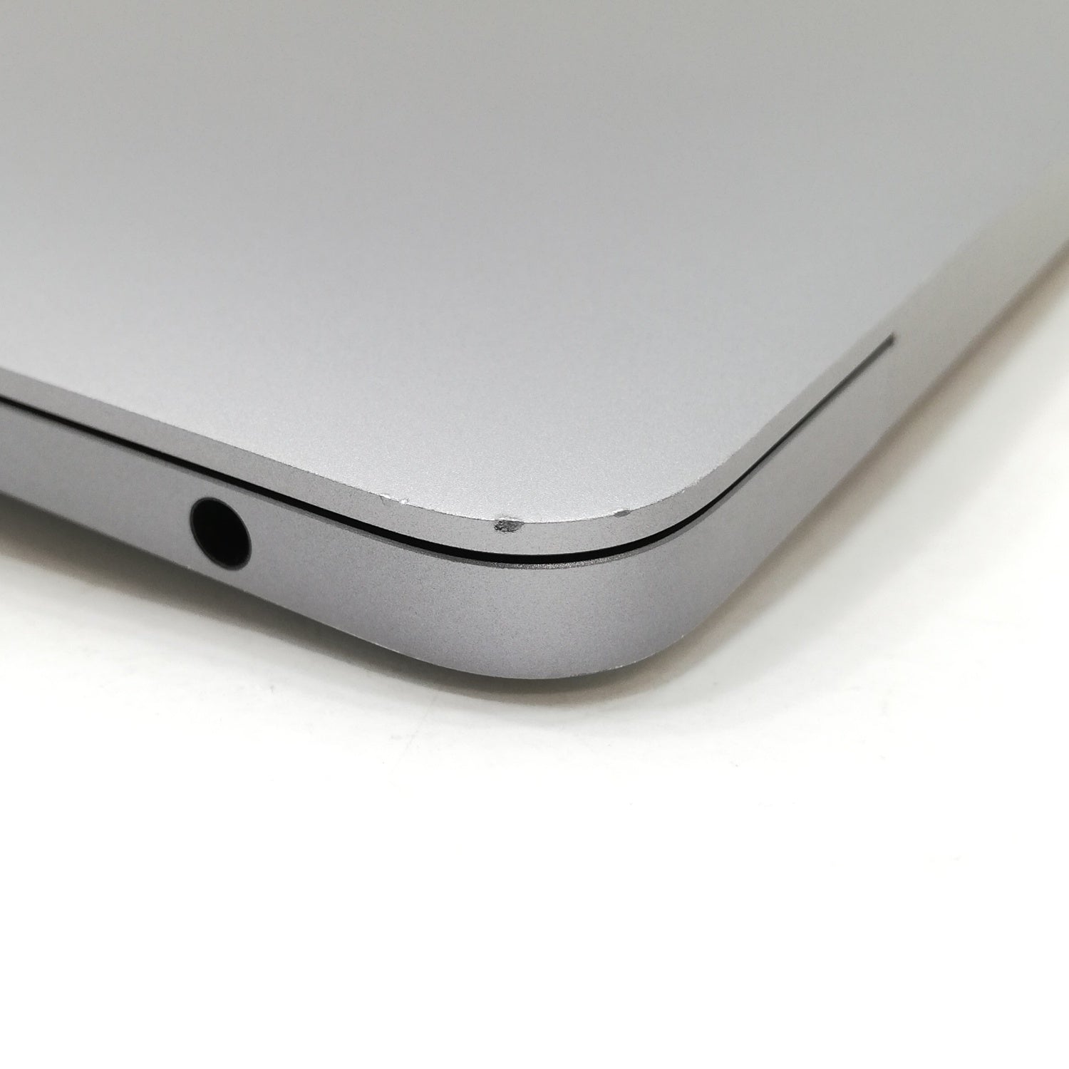 MacBook Air (M1, 2020) スペースグレイ 13.3インチMacBook Air [整備済製品] 8コアCPUと8コアGPUを搭載