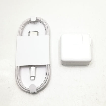 MacBook Air M3 / 15インチ / 2024 / 8GB / 512GB / スターライト / ランク:A / MRYT3J/A / 【中古品管理番号:37079】