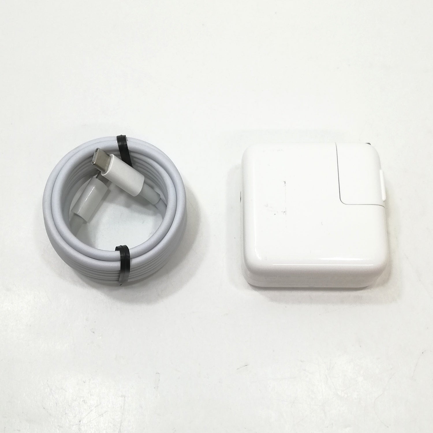 【美品】MacBook Air M1 8GB 256GB シルバー　収納ケース付 MacBook 中古 販売】MacBook Air M1 / 13インチ / Mid2020 / 8GB