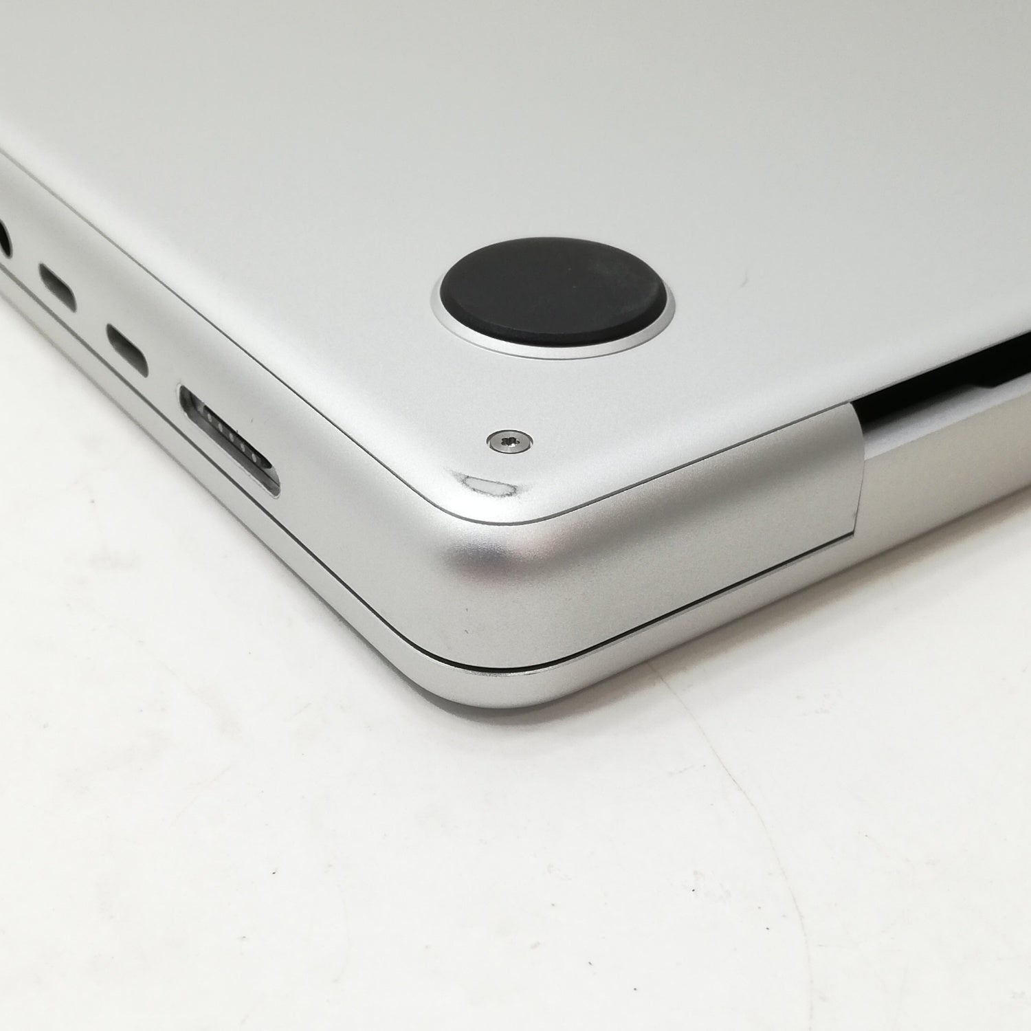 M2Max MacBookPro 16インチ　シルバー　美品　使用少ない M2Max MacBookPro 16インチ シルバー 美品 使用少ない MacBook