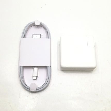 MacBook Air M3 / 15インチ / 2024 / 16GB / 256GB / ミッドナイト / ランク:A / MC9G4J/A / 【中古品管理番号:37166】