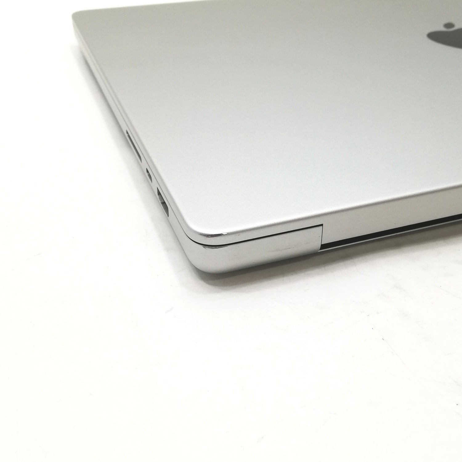 667極美品！バッテリーMAX M1Pro最高スペック 16インチ1TBシルバー MacBook 中古 販売】MacBook Pro M1 Max / 16インチ / 2021