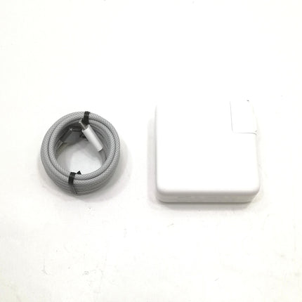 MacBook Air M4 / 13インチ / 2025 / 16GB / 256GB / ミッドナイト / ランク:A / MW123J/A / 【中古品管理番号:38179】