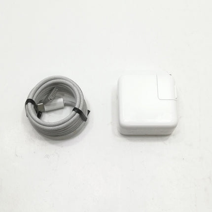 MacBook Air M2 / 13インチ / 2022 / 8GB / 256GB / シルバー / ランク:B / MLXY3J/A / 【中古品管理番号:37232】