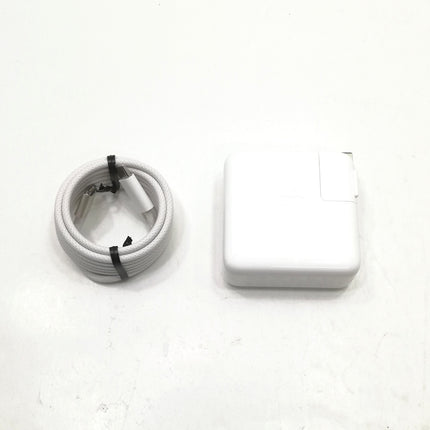 MacBook Air M2 / 13インチ / 2022 / 16GB / 512GB / スターライト / ランク:B / MLY23J/A / 【中古品管理番号:37258】