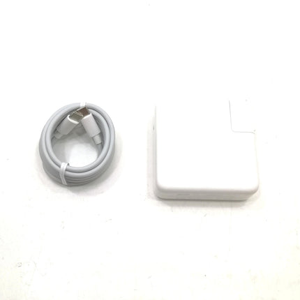MacBook Pro M1 / 13インチ / Mid2020 / 8GB / 512GB / シルバー / ランク:C / MYDC2J/A / 【中古品管理番号:37314】