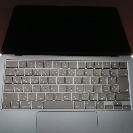 MacBook Air M2 / 13インチ / 2022 / 8GB / 256GB / ミッドナイト / ランク:B / MLY33J/A / 【中古品管理番号:37412】