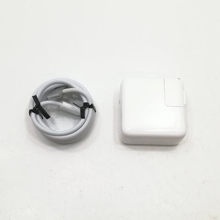 MacBook Air M2 / 13インチ / 2022(2024) / 16GB / 256GB / シルバー / ランク:B / MC7V4J/A / 【中古品管理番号:37415】