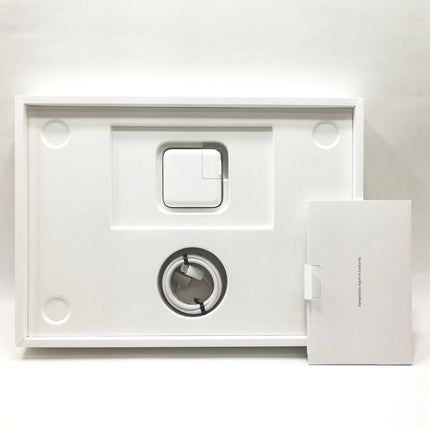 MacBook Air M3 / 13インチ / 2024 / 16GB / 256GB / スターライト / ランク:A / MC8J4J/A / 【中古品管理番号:37426】