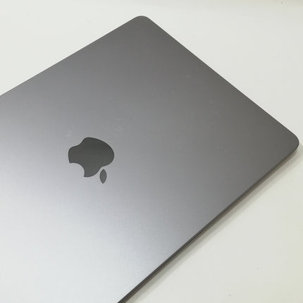 MacBook Air M2 / 13インチ / 2022 / 8GB / 256GB / スペースグレイ / ランク:B / MLXW3J/A / 【中古品管理番号:37471】