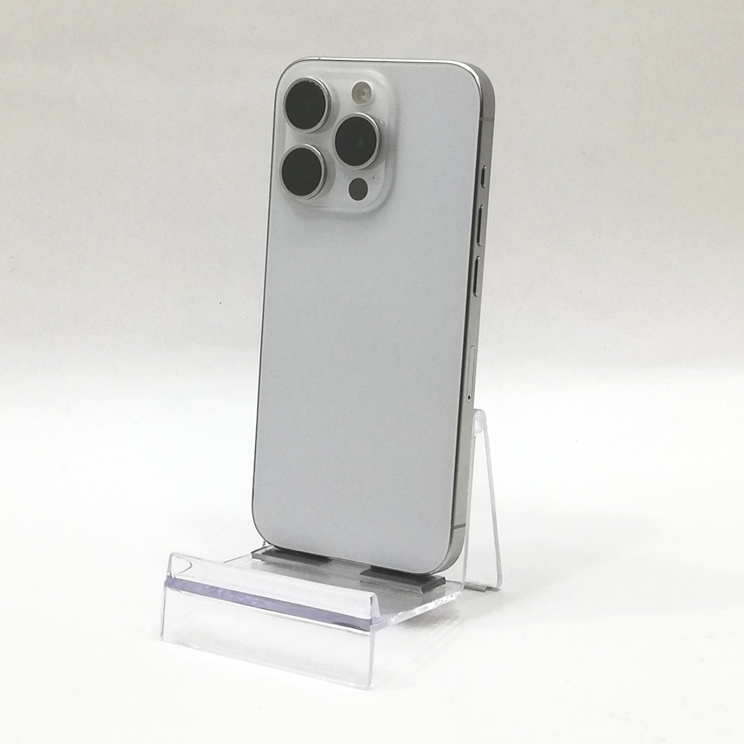 【ブラックフライデーセール】iPhone 15 Pro / 2023 / 128GB / ホワイトチタニウム / 国内版SIMフリー / ランク:A / MTU83J/A / A3101 【中古品管理番号:37473】