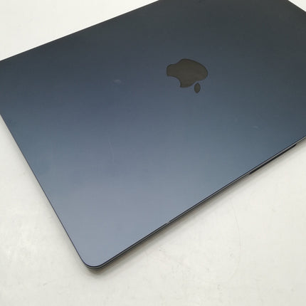 MacBook Air M3 / 15インチ / 2024 / 16GB / 256GB / ミッドナイト / ランク:B / MC9G4J/A / 【中古品管理番号:37482】