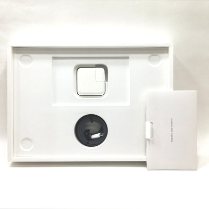 MacBook Air M2 / 13インチ / 2022 / 8GB / 256GB / ミッドナイト / ランク:A / MLY33J/A / 【中古品管理番号:37497】