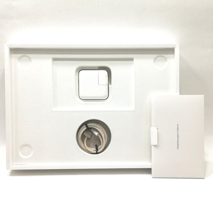 MacBook Air M2 / 13インチ / 2022 / 16GB / 512GB / スターライト / ランク:C / MLY13J/A / 【中古品管理番号:37555】