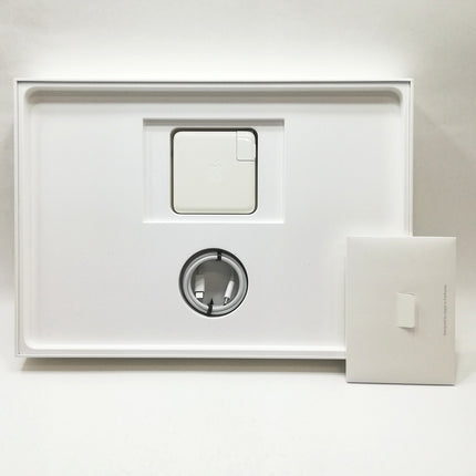 MacBook Pro Touch Bar / 15インチ / 2017 / 16GB / 512GB / スペースグレイ / ランク:B / MPTT2J/A / 【中古品管理番号:37638】