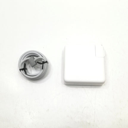 MacBook Pro M1 Pro / 14インチ / 2021 / 16GB / 512GB / シルバー / ランク:B / MKGR3J/A / 【中古品管理番号:37648】