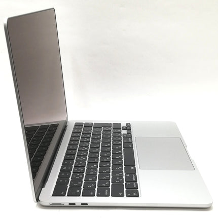 MacBook Air M2 / 13インチ / 2022(2024) / 16GB / 256GB / シルバー / ランク:A / MC7V4J/A / 【中古品管理番号:37659】