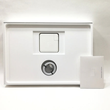 MacBook Pro Touch Bar / 15インチ / 2019 / 32GB / 512GB / シルバー / ランク:C / MV932J/A / 【中古品管理番号:37685】