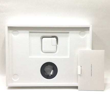 MacBook Air M2 / 13インチ / 2022 / 8GB / 256GB / ミッドナイト / ランク:A / MLY33J/A / 【中古品管理番号:37731】