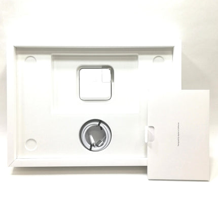 MacBook Pro M5 / 14インチ / 2025 / 24GB / 1TB / シルバー / ランク:A / MDE64J/A / 【中古品管理番号:37738】