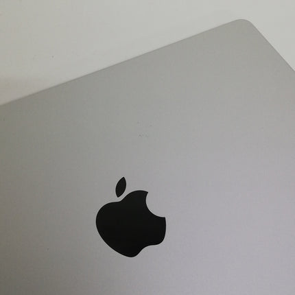 MacBook Pro M1 Pro / 14インチ / 2021 / 32GB / 512GB / シルバー / ランク:B / MKGR3J/A / 【中古品管理番号:37792】